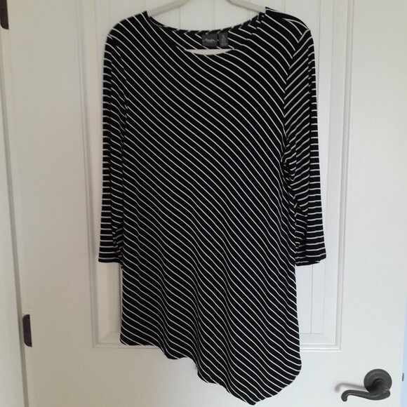 Chico's Travelers Diagonal Stripe Asymmetrical Hem Tunic Black Size 3/Size XL - Picture 1 of 9